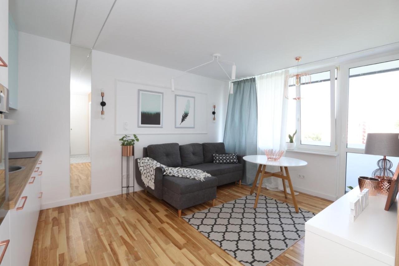 Romaszewskiego Zoliborz Bedroom Pokoj Metro Warsaw Exterior photo